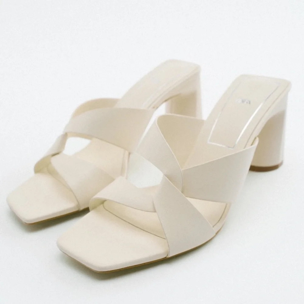 NWOT ZARA‎ Square Toe Twist Heels